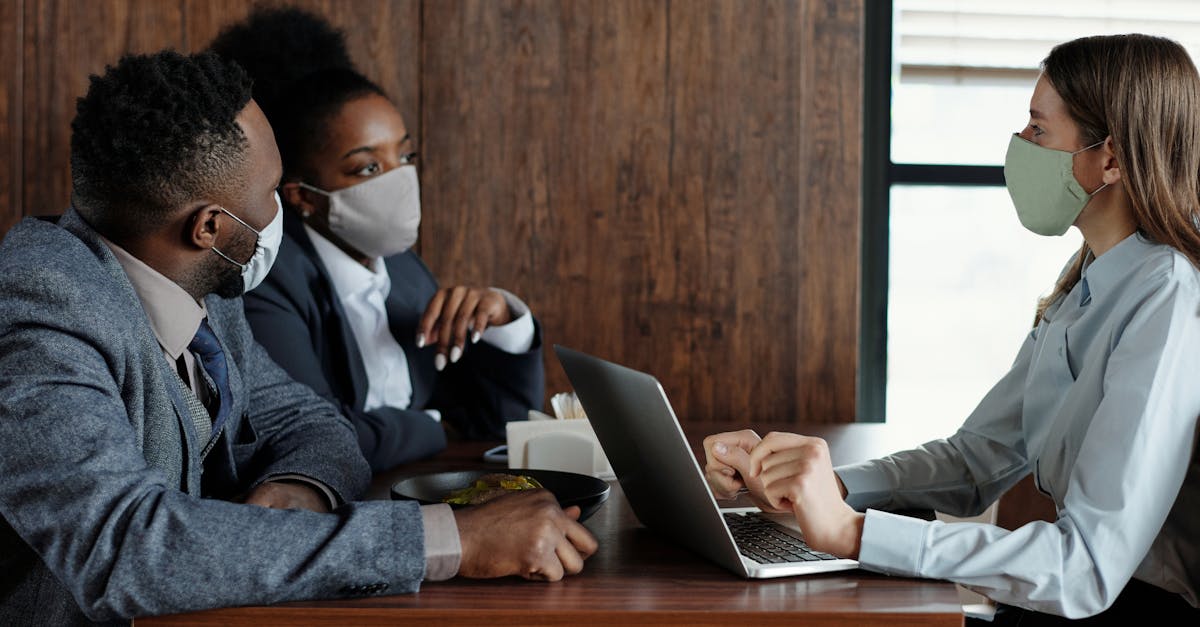 趣约会实名账号：300百合会app详情下载教程